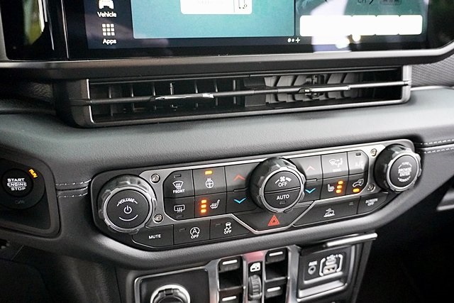 New 2025 Black Clear-Coat Exterior Paint Jeep Rubicon image 35