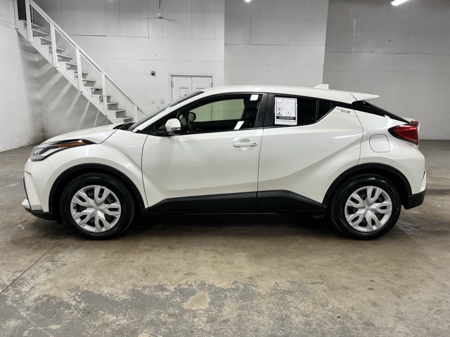 2021 Toyota C-HR LE photo 4