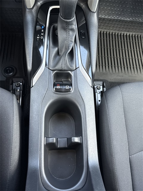 2024 Toyota Corolla Cross LE photo 28
