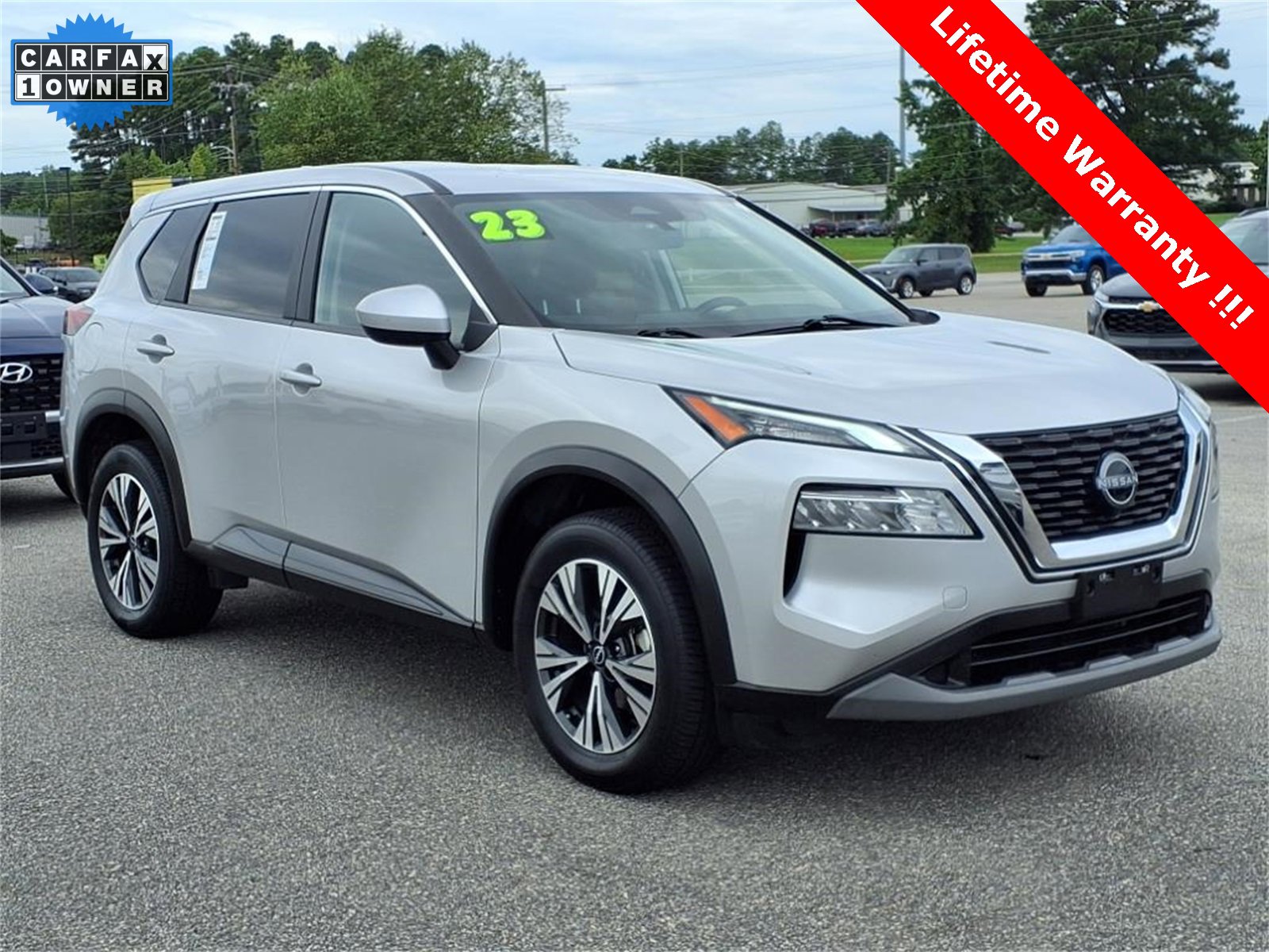 2023 Nissan Rogue SV photo 2
