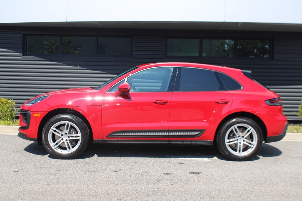 2024 Porsche Macan Base photo 2