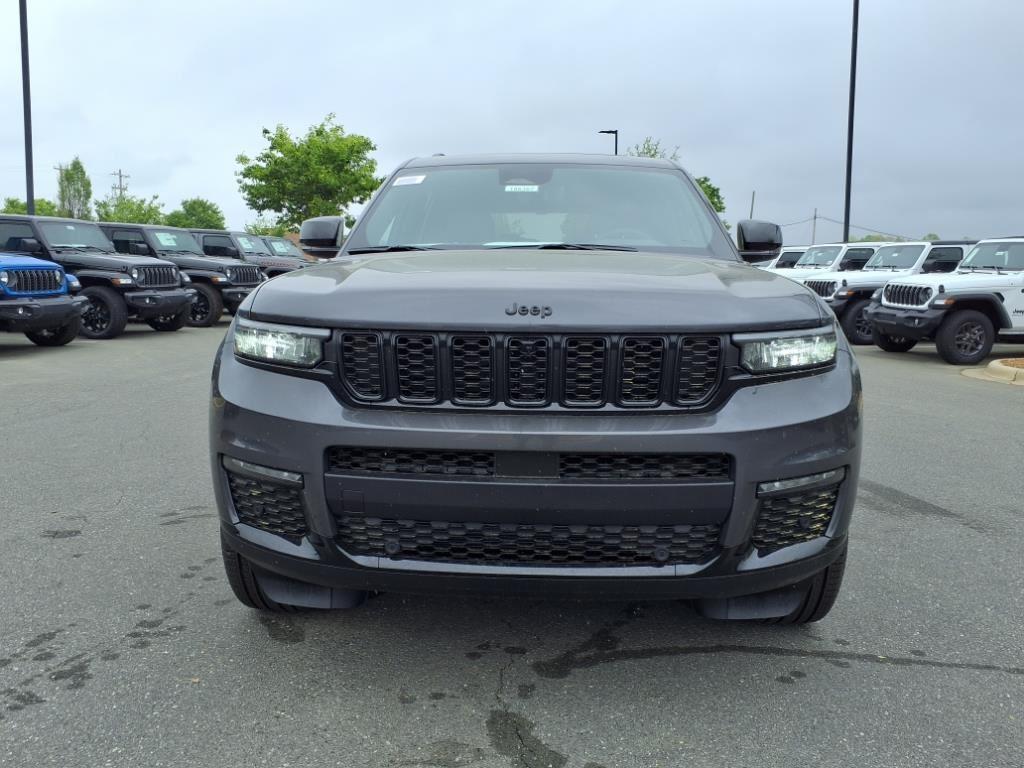 2025 Jeep Grand Cherokee Limited photo 2