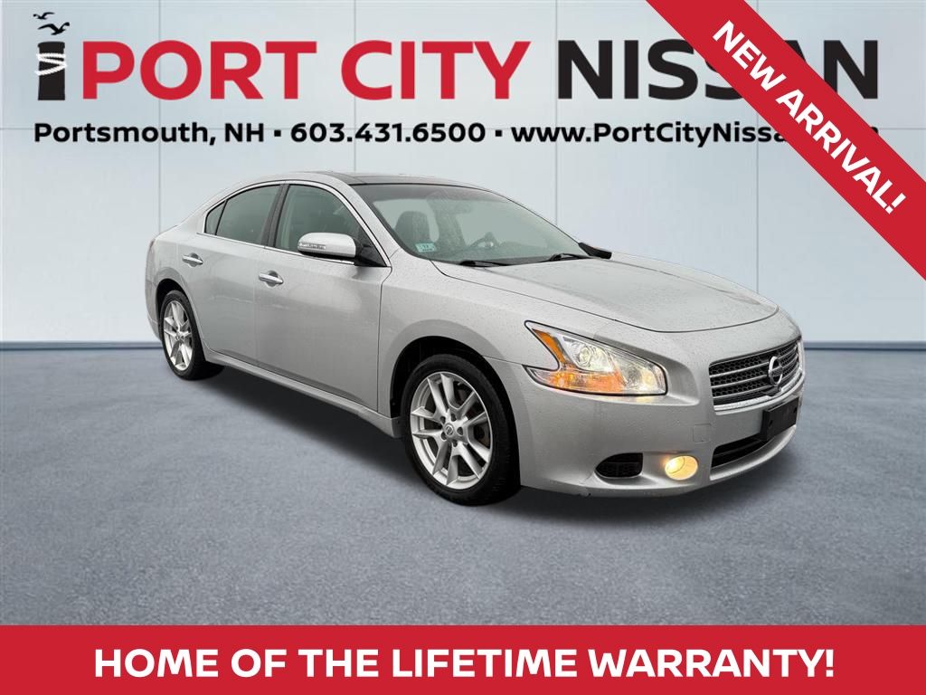 2011 Nissan Maxima SV's photo