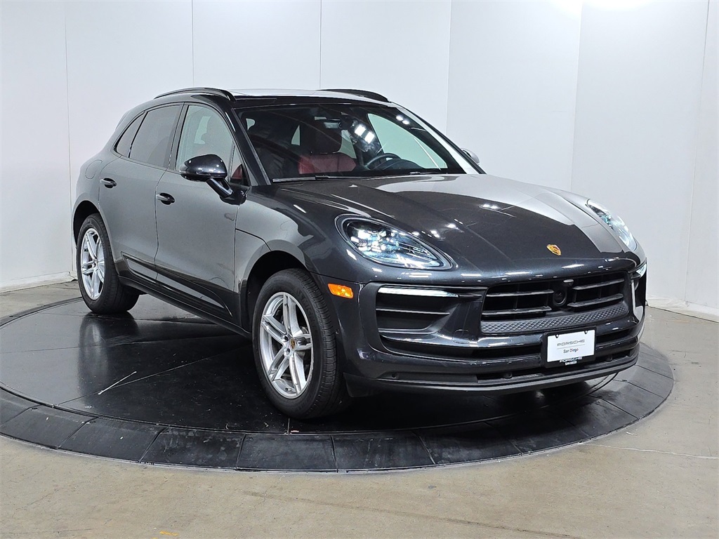 2023 Porsche Macan T photo 2