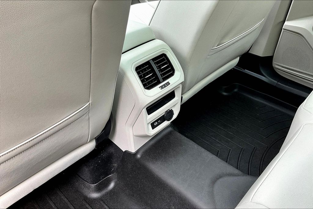 2022 Volkswagen Tiguan SE photo 24