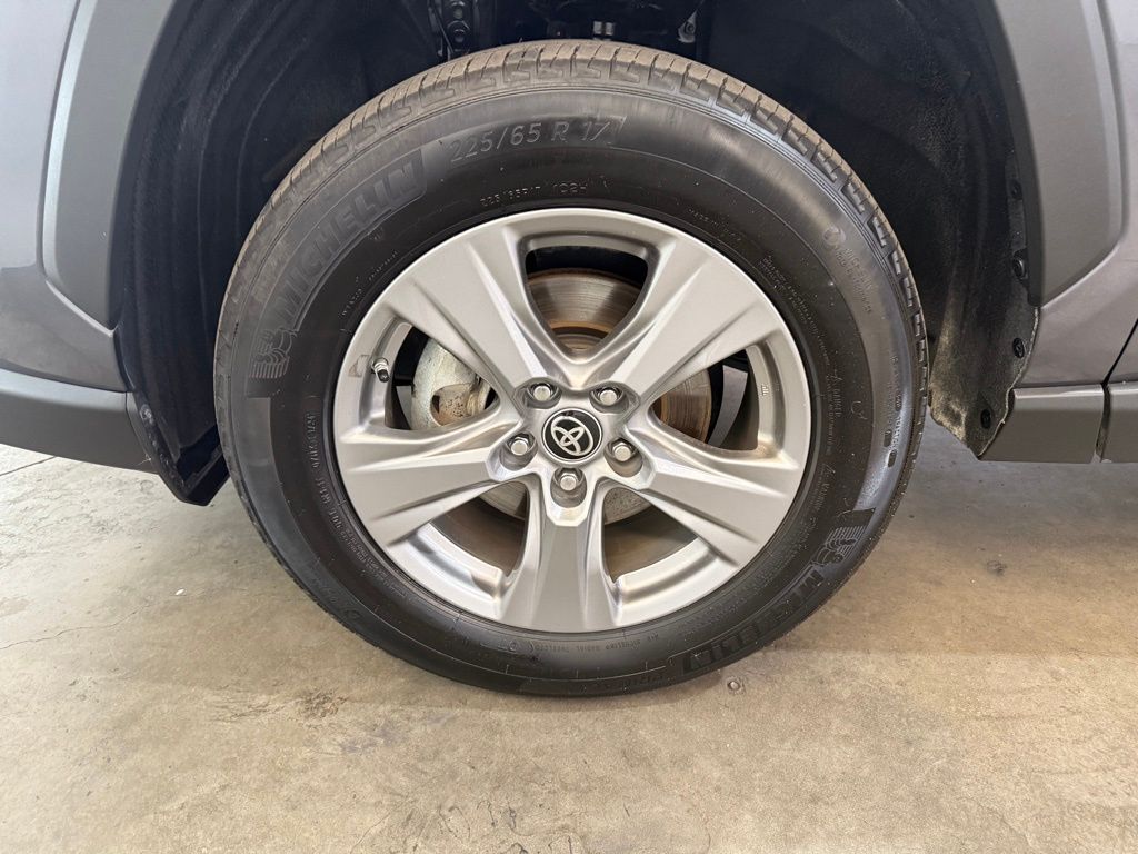 2024 Toyota RAV4 Hybrid LE photo 15