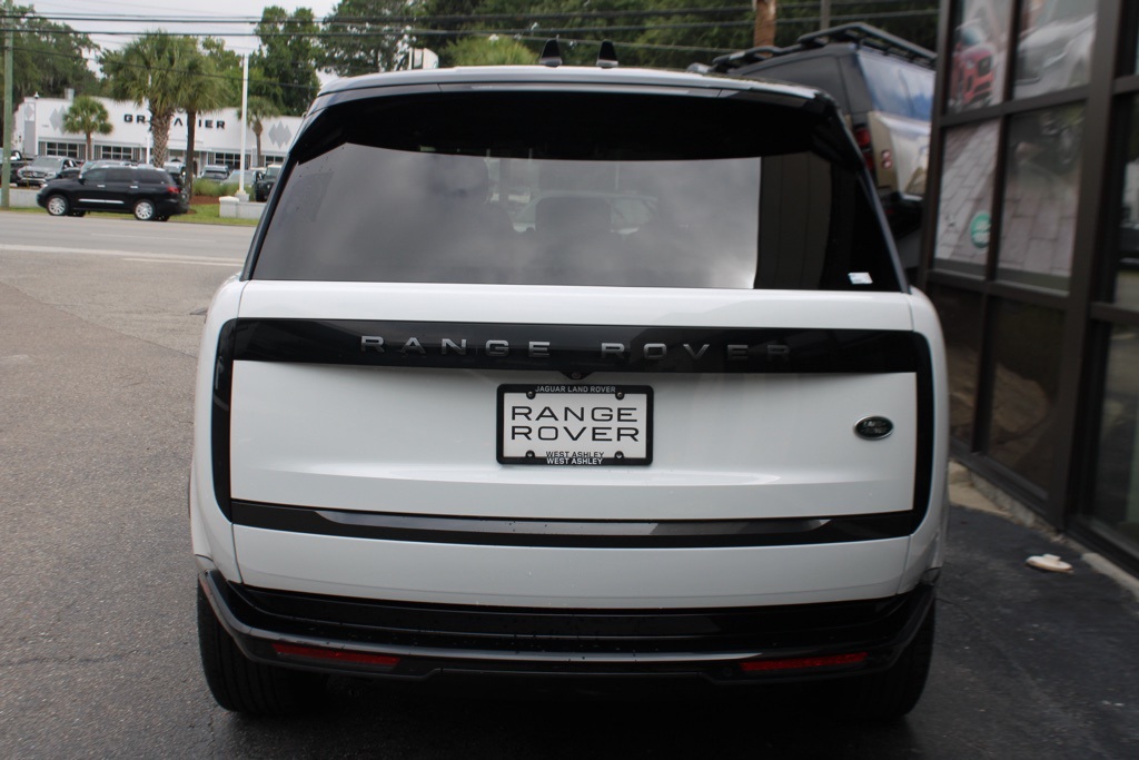 2023 Land Rover Range Rover SE photo 6