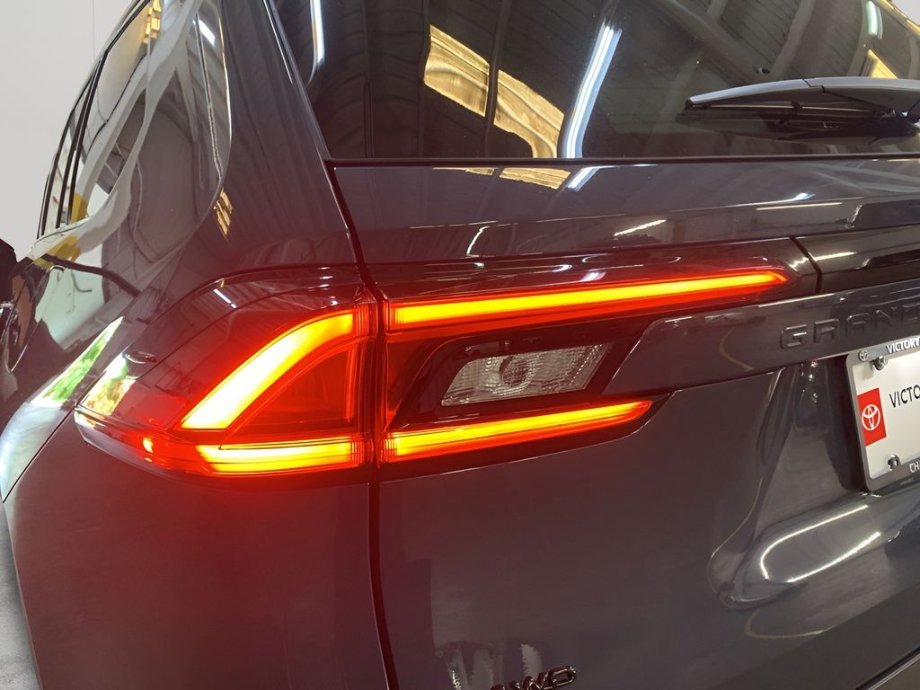 2025 Toyota Grand Highlander Limited AWD photo 24