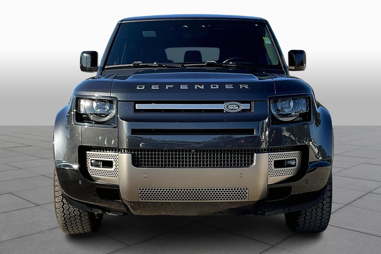 2024 Land Rover Defender X-Dynamic SE photo 3