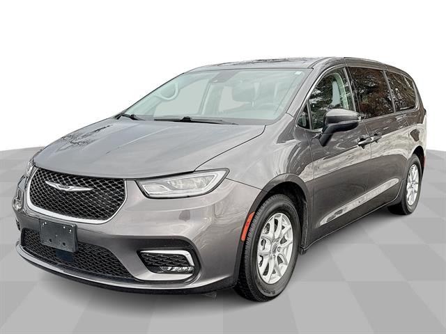 2023 Chrysler Pacifica Touring L's photo