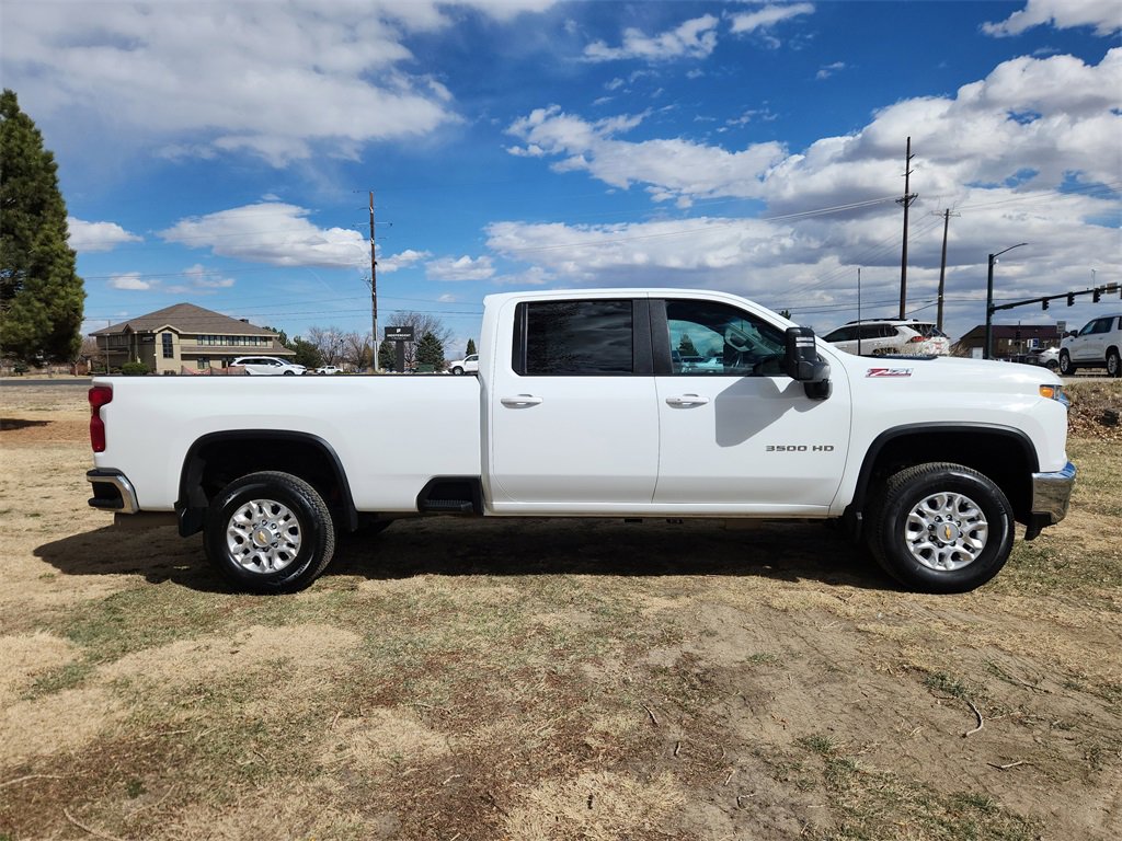 2023 Chevrolet Silverado 3500HD LT photo 3