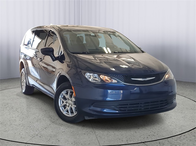 2018 Chrysler Pacifica LX photo 2