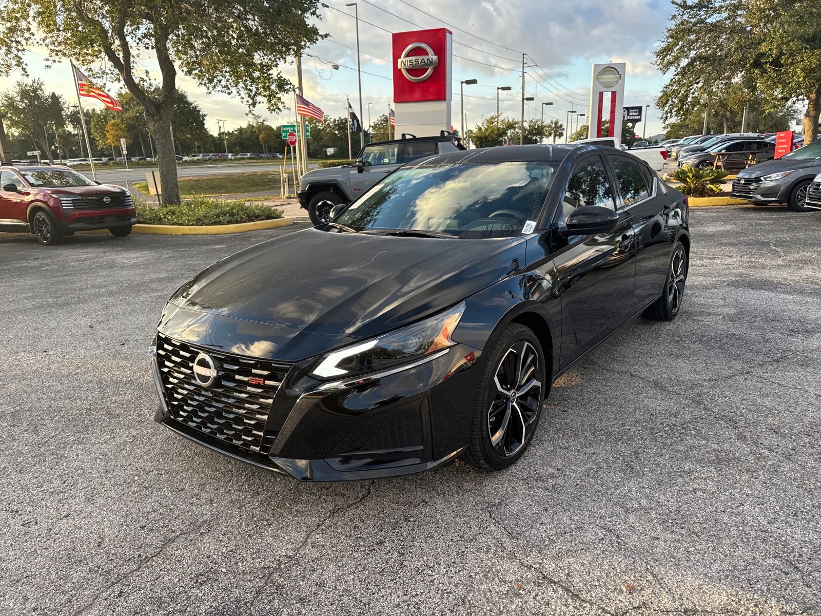 2025 Nissan Altima 2.5 SR photo 2