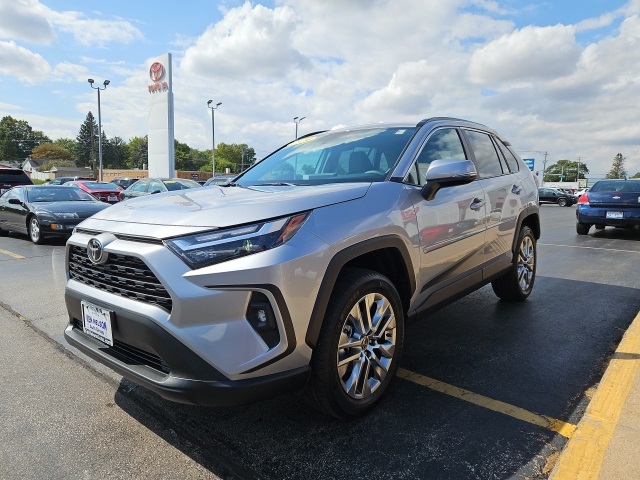 2024 Toyota RAV4 XLE Premium photo 4