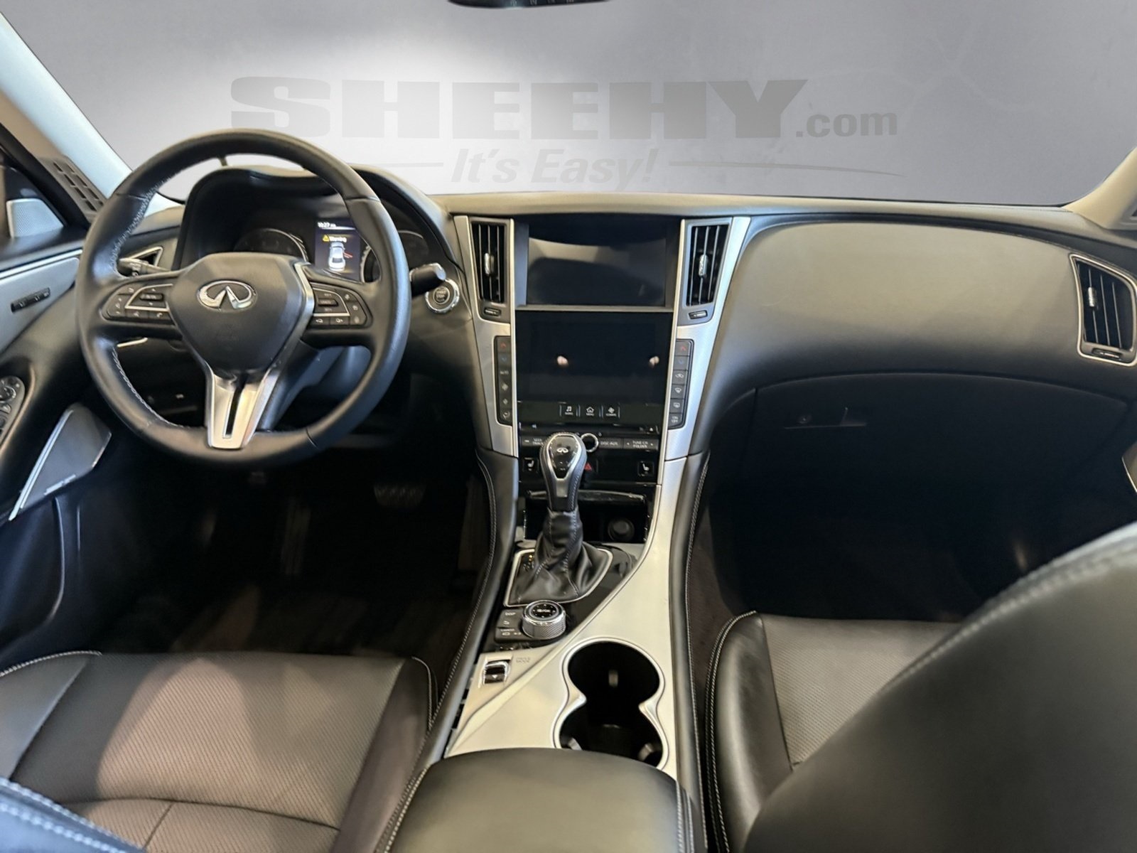 2024 Infiniti Q50 LUXE photo 3