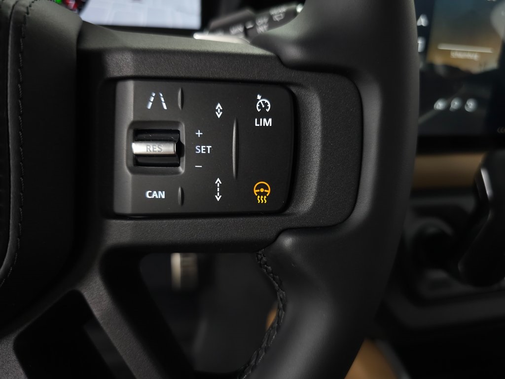 2025 Land Rover Defender 110 V8 photo 19