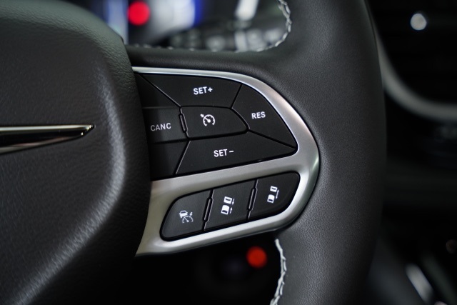 2026 Chrysler Pacifica photo 5
