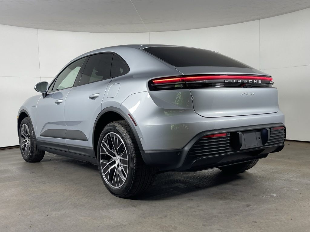 2025 Porsche Macan Electric 4 photo 3
