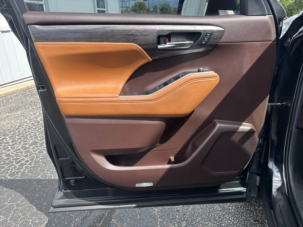 2020 Toyota Highlander Hybrid Platinum photo 14