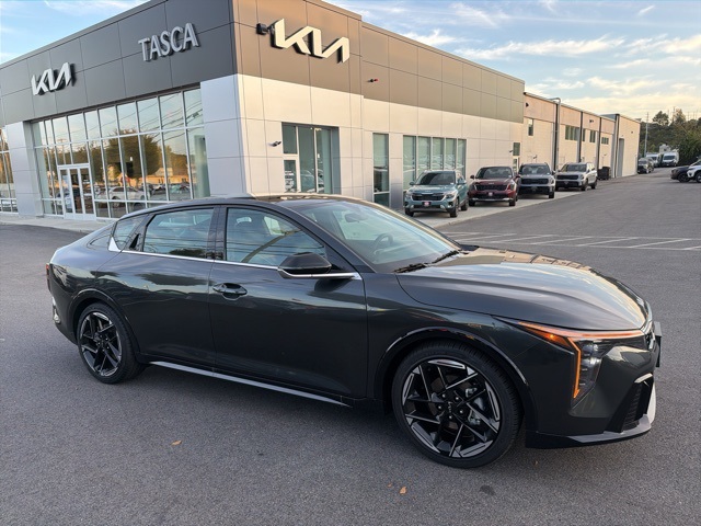 2025 Kia K4 GT-Line photo 2
