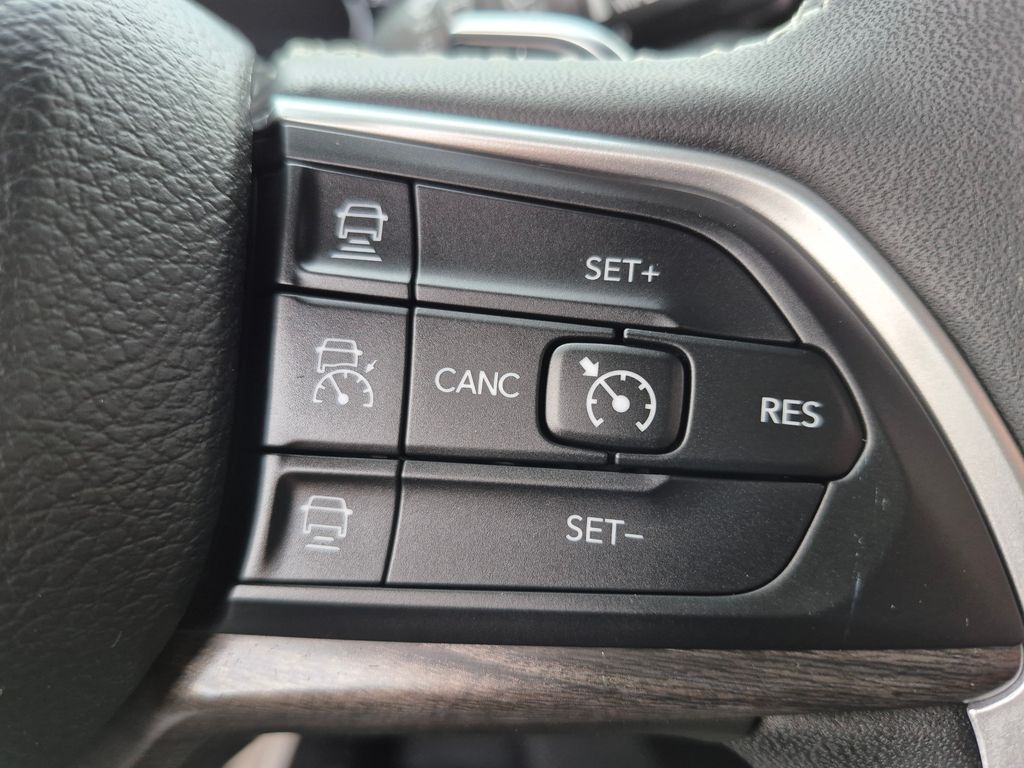 2023 Jeep Grand Cherokee Anniversary Edition photo 21