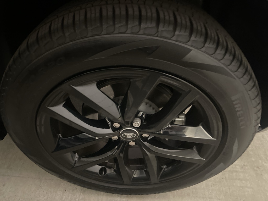 2025 Land Rover Range Rover SE photo 4