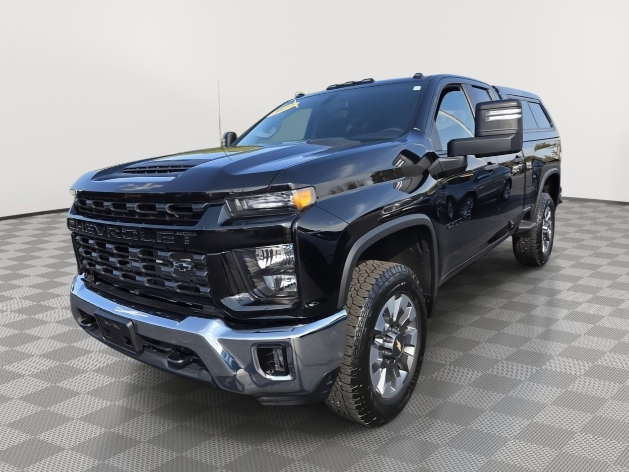 2023 Chevrolet Silverado 2500HD Custom photo 3