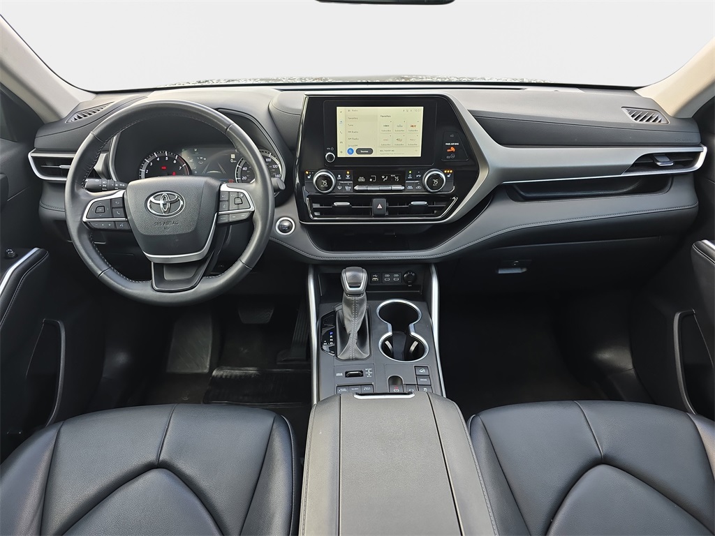 2024 Toyota Highlander XLE photo 8