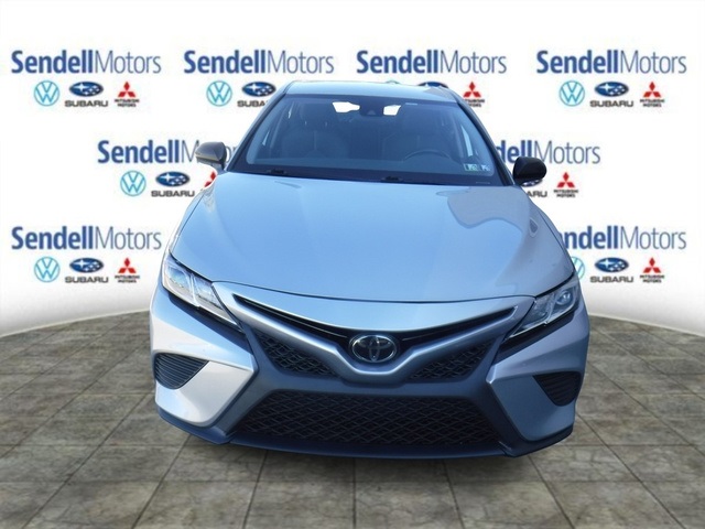 2019 Toyota Camry SE XLE photo 4