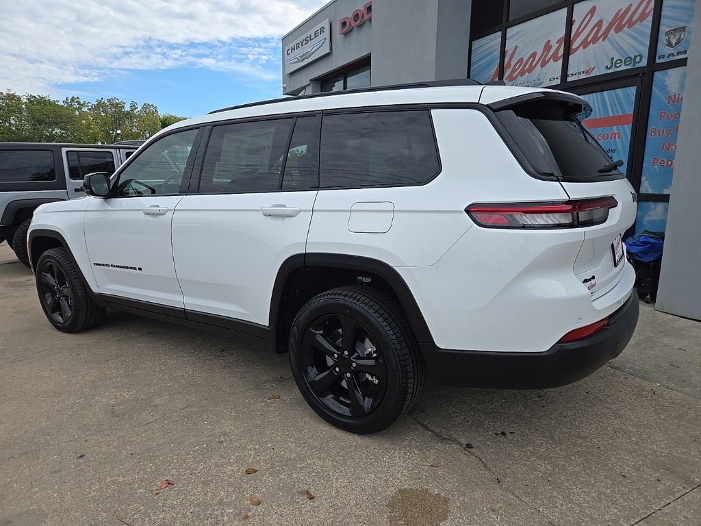 2025 Jeep Grand Cherokee Limited photo 3