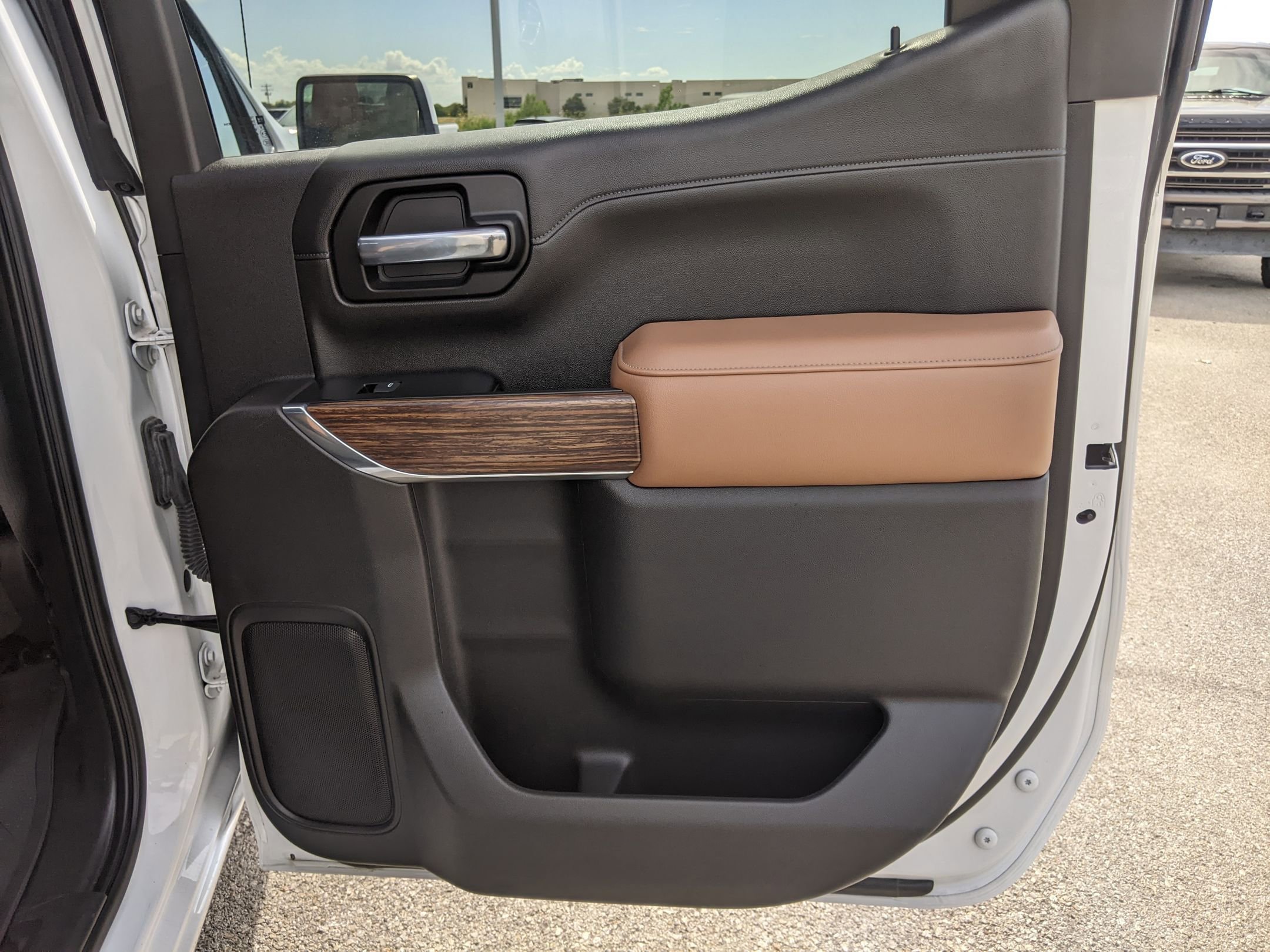 2021 Chevrolet Silverado 1500 High Country photo 24