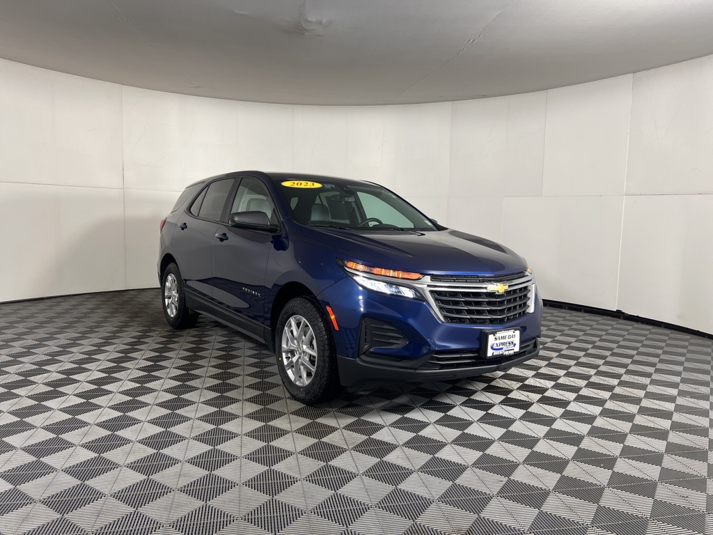 2023 Chevrolet Equinox LS photo 3