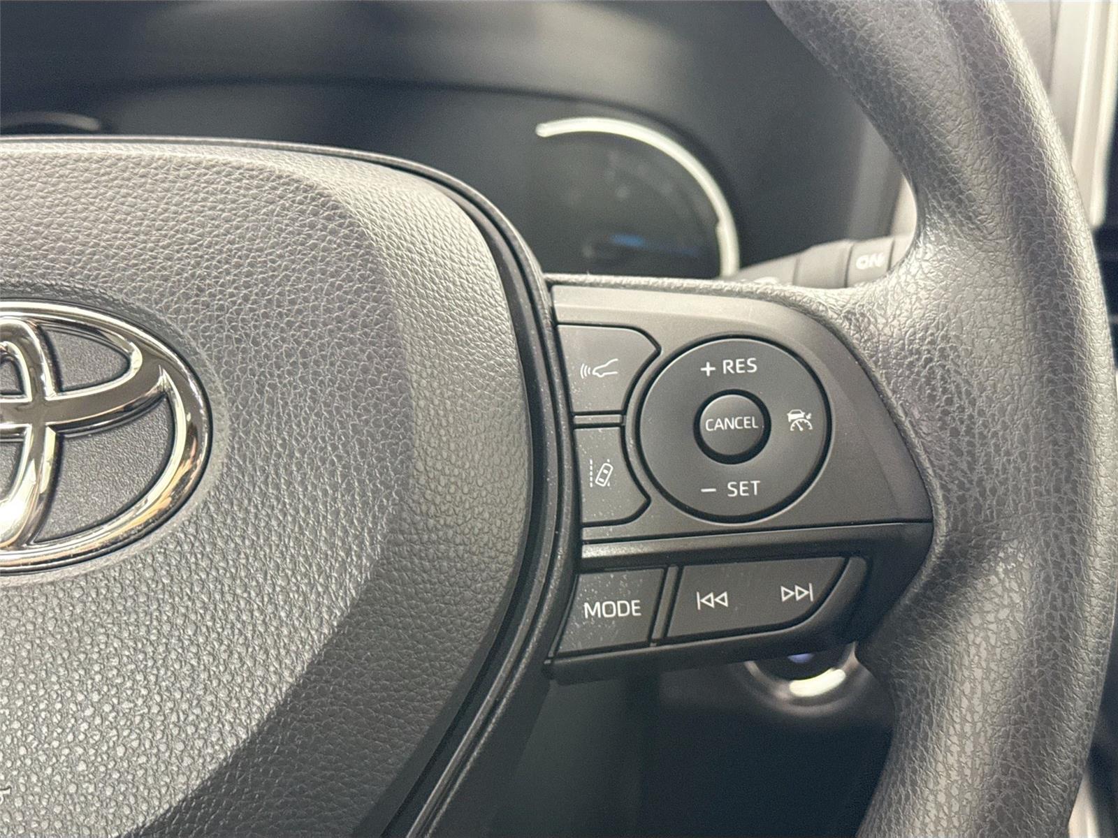 2025 Toyota RAV4 Hybrid XLE photo 36