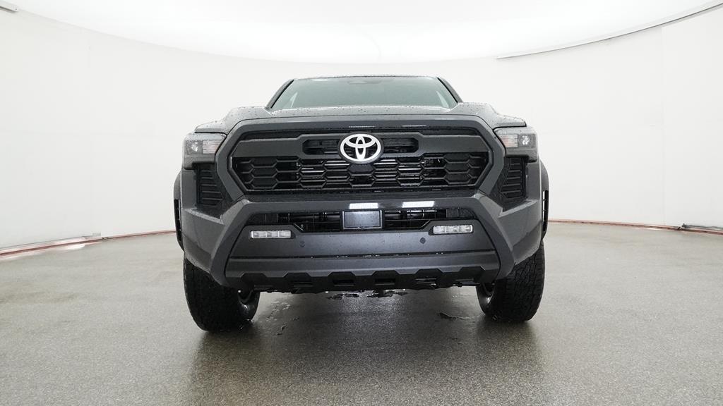 2025 Toyota Tacoma TRD Off-Road photo 3