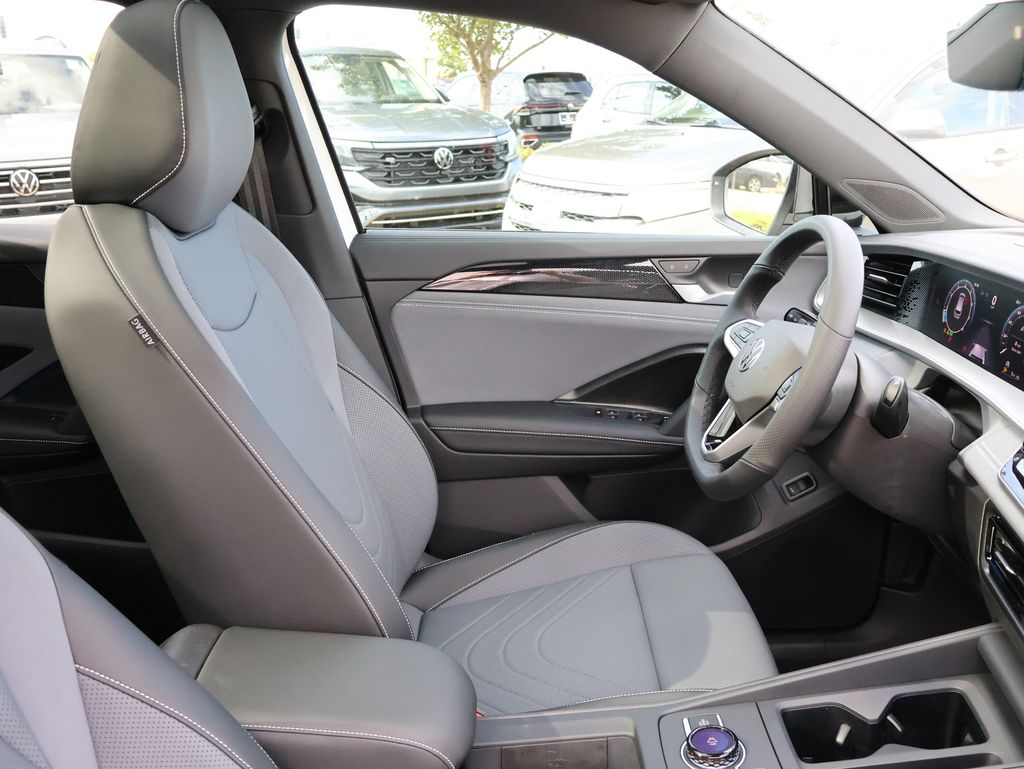2025 Volkswagen Tiguan SE R-Line Black photo 10