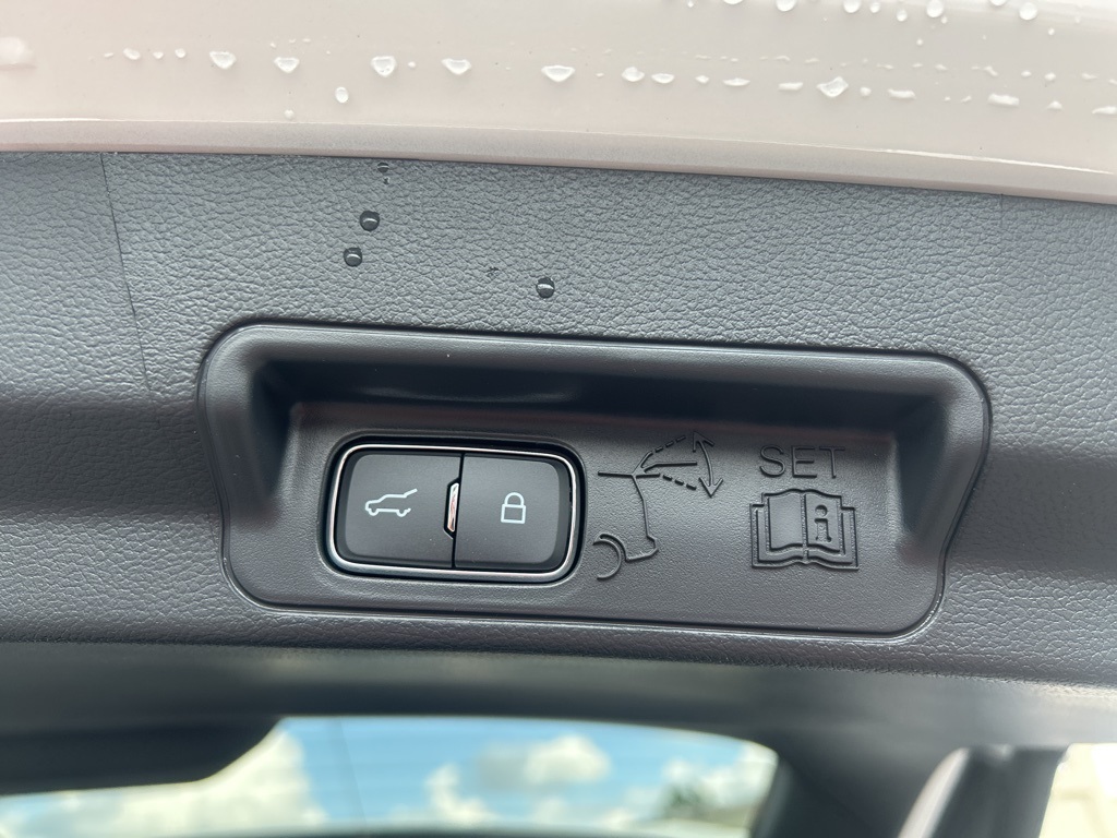 2025 Ford Explorer ST photo 17