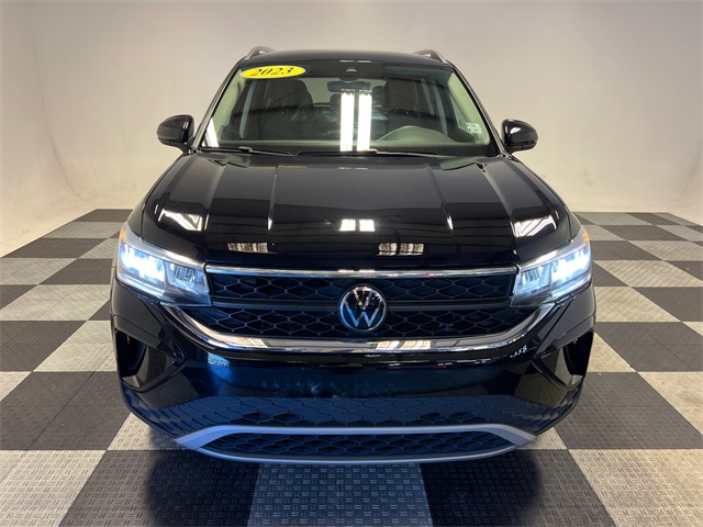 2023 Volkswagen Taos SE photo 2
