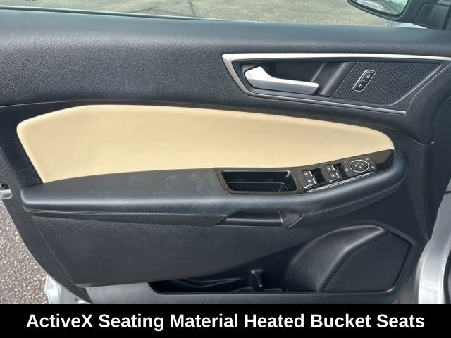 2020 Ford Edge SEL photo 16