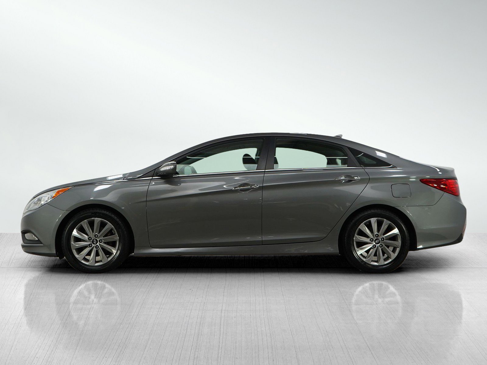 Used 2014 Hyundai Sonata Limited with VIN 5NPEC4AC2EH812214 for sale in Bloomington, Minnesota