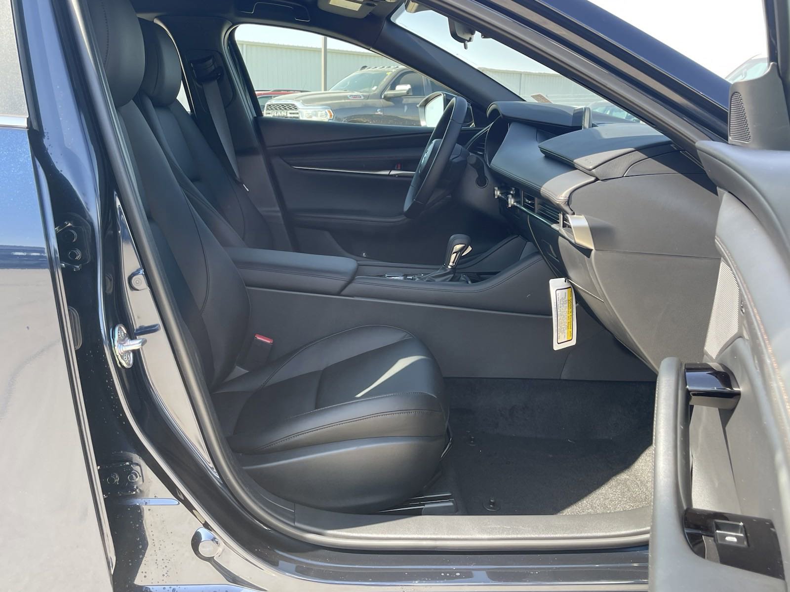 2025 Mazda Mazda3 2.5 Select Sport photo 7