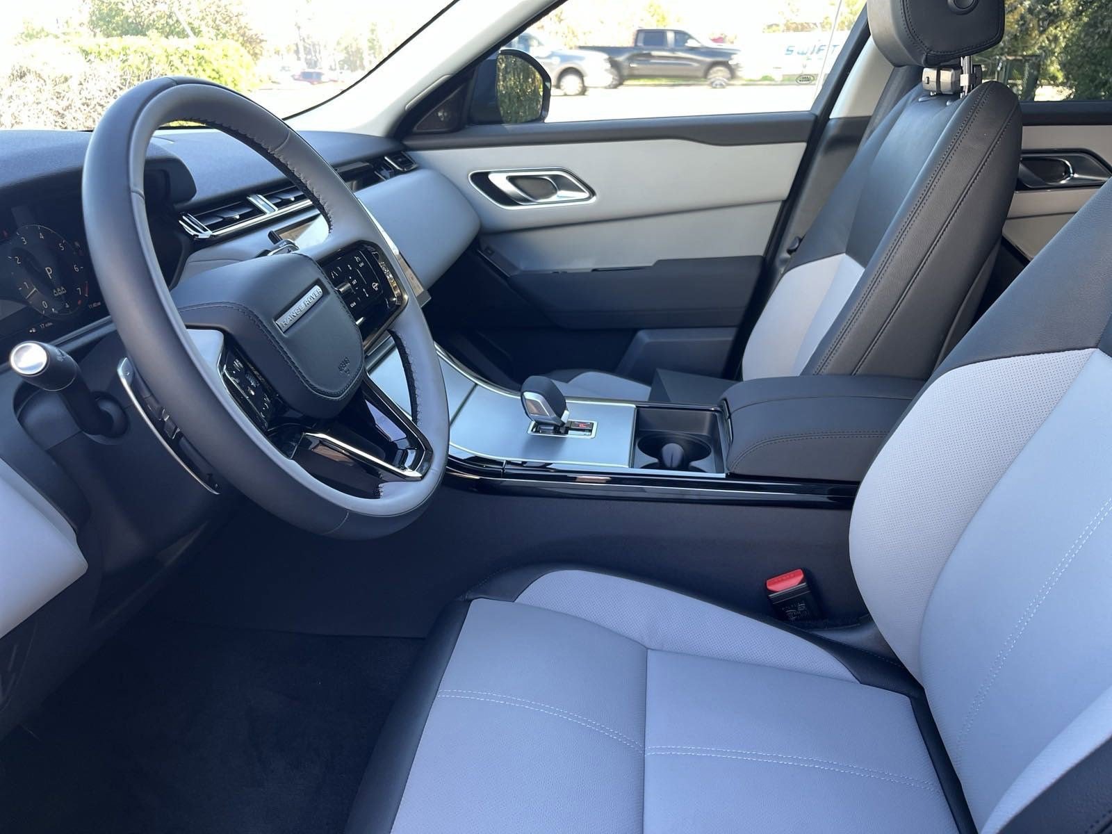 2025 Land Rover Range Rover Velar S photo 2