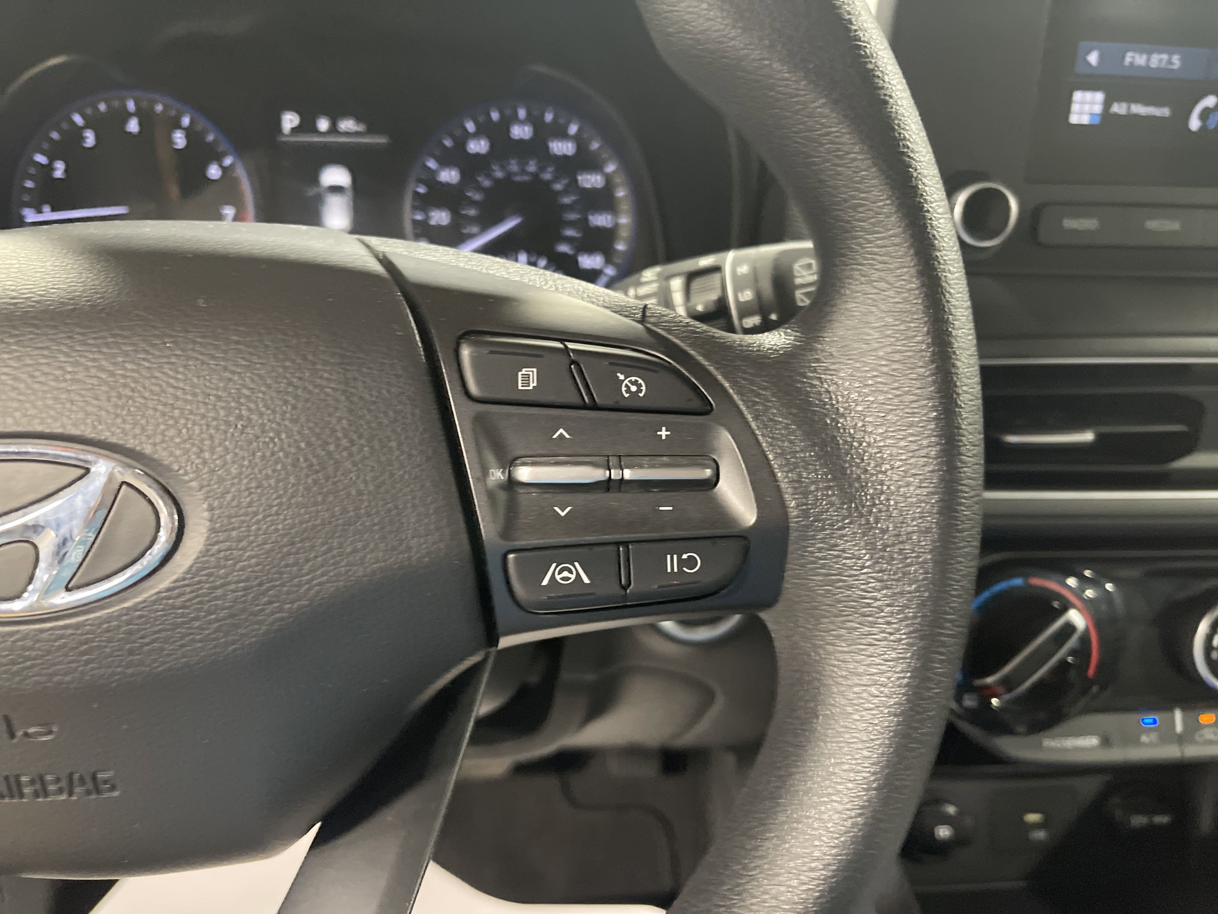 2022 Hyundai Kona SEL photo 8