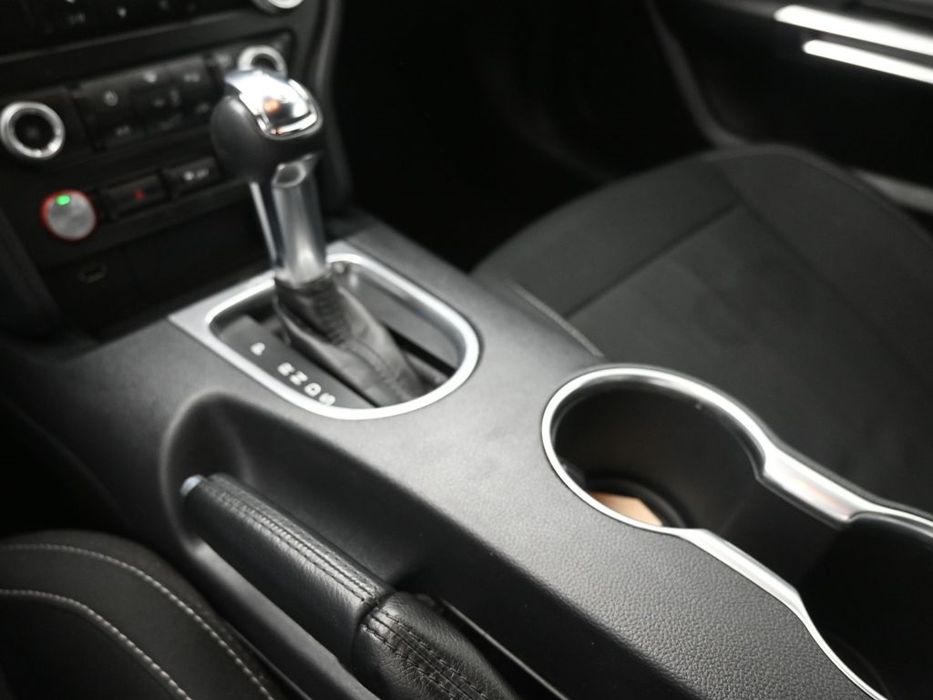 2022 Ford Mustang EcoBoost photo 8
