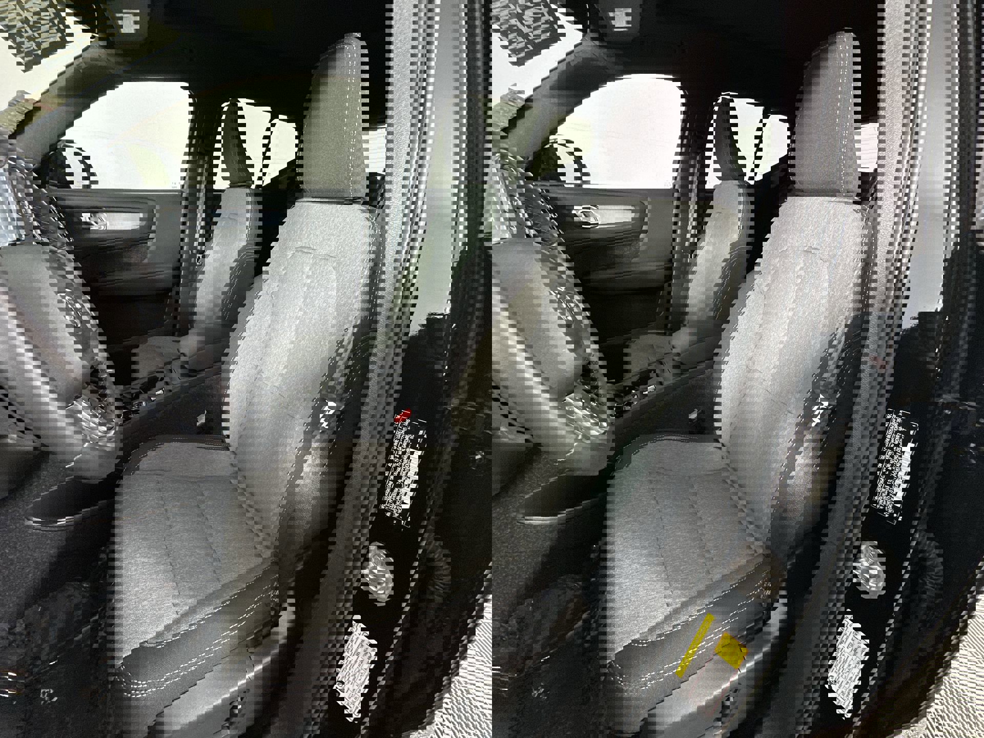 2025 Volvo XC40 Core photo 7