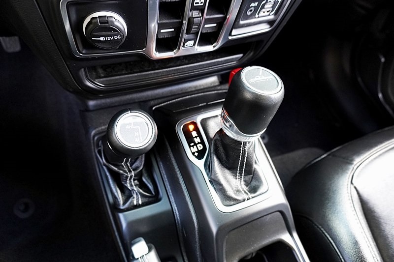 Certified Used 2021 Gray Jeep Overland image 32