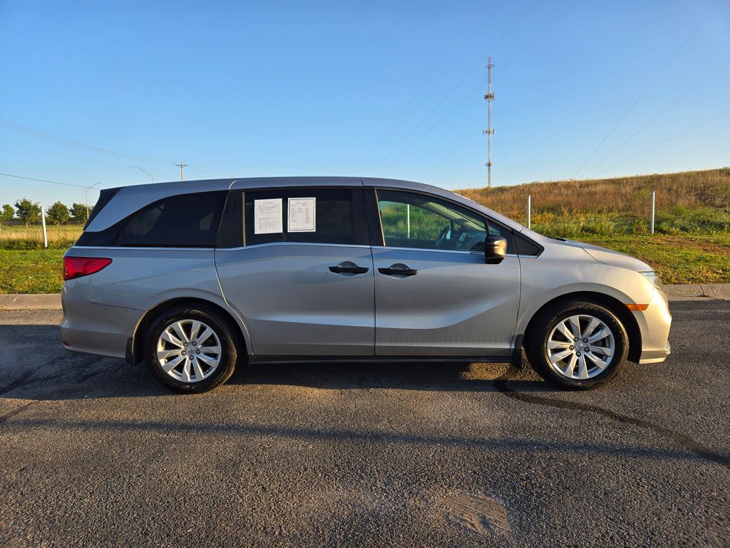 2019 Honda Odyssey LX photo 2