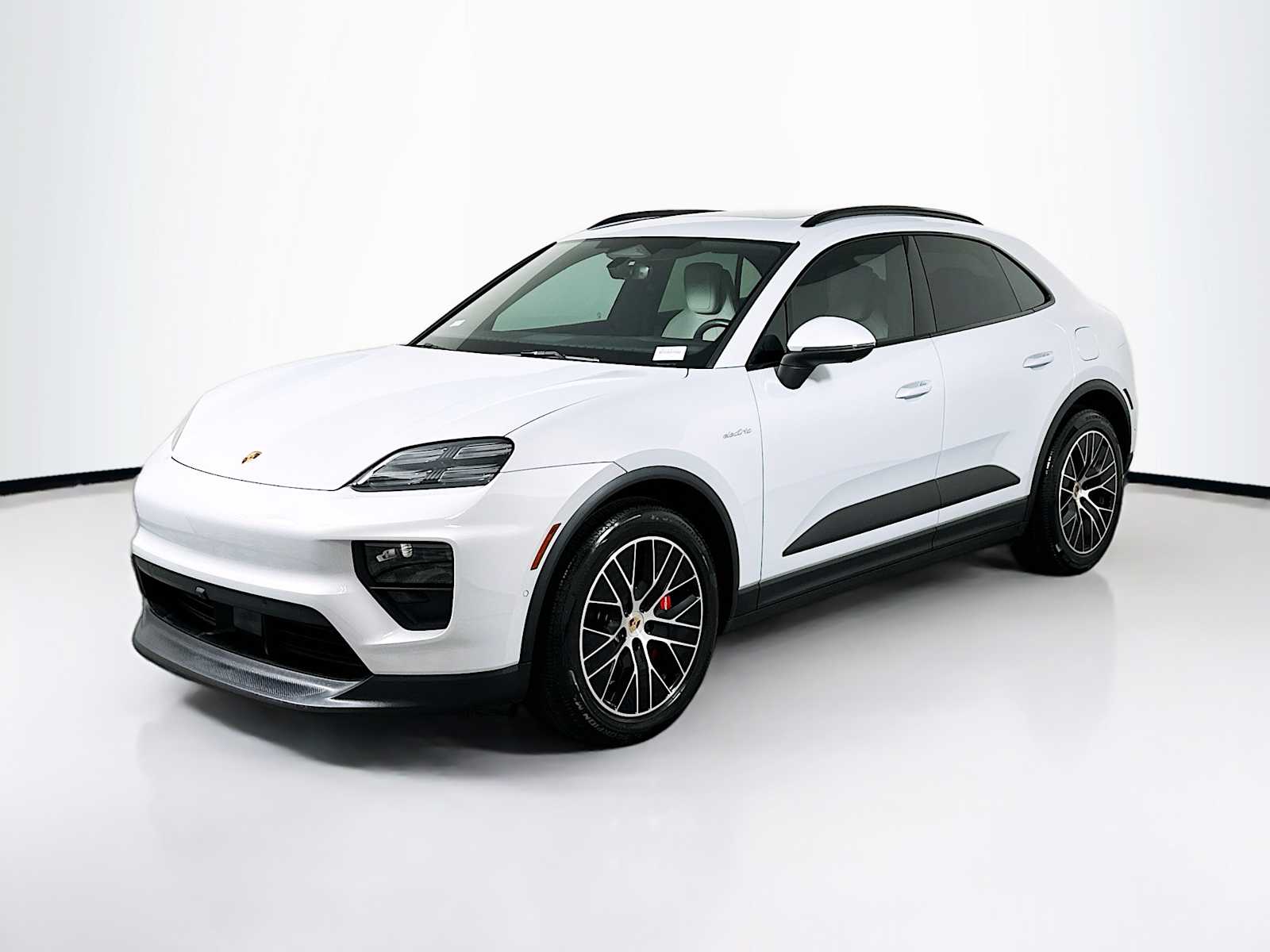 2025 Porsche Macan S's photo