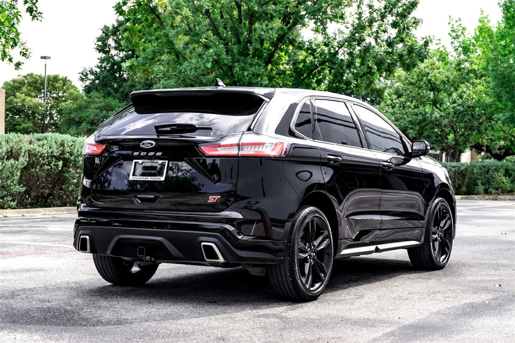 2024 Ford Edge ST photo 4