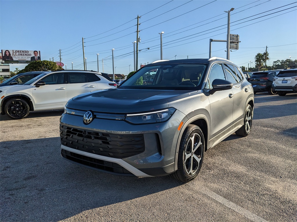 2025 Volkswagen Tiguan SE photo 2