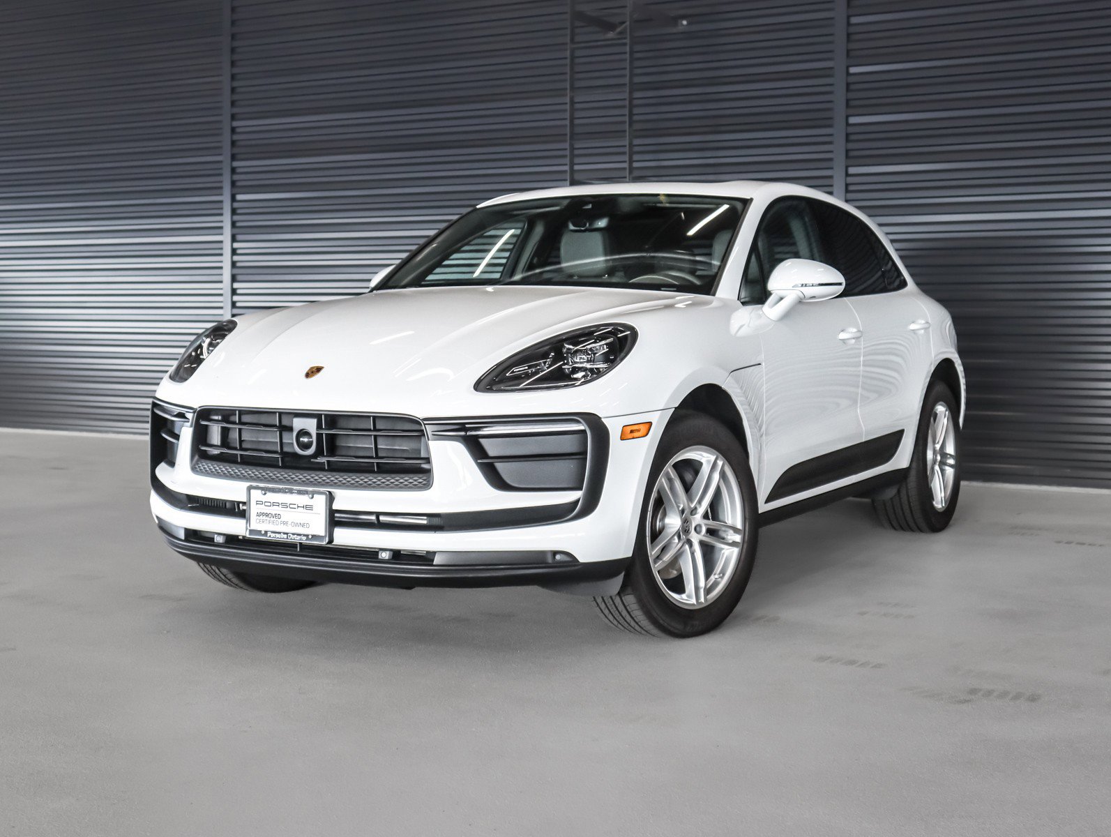 2025 Porsche Macan's photo